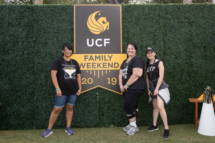 3 2019 Family Weekend Tailgate 3