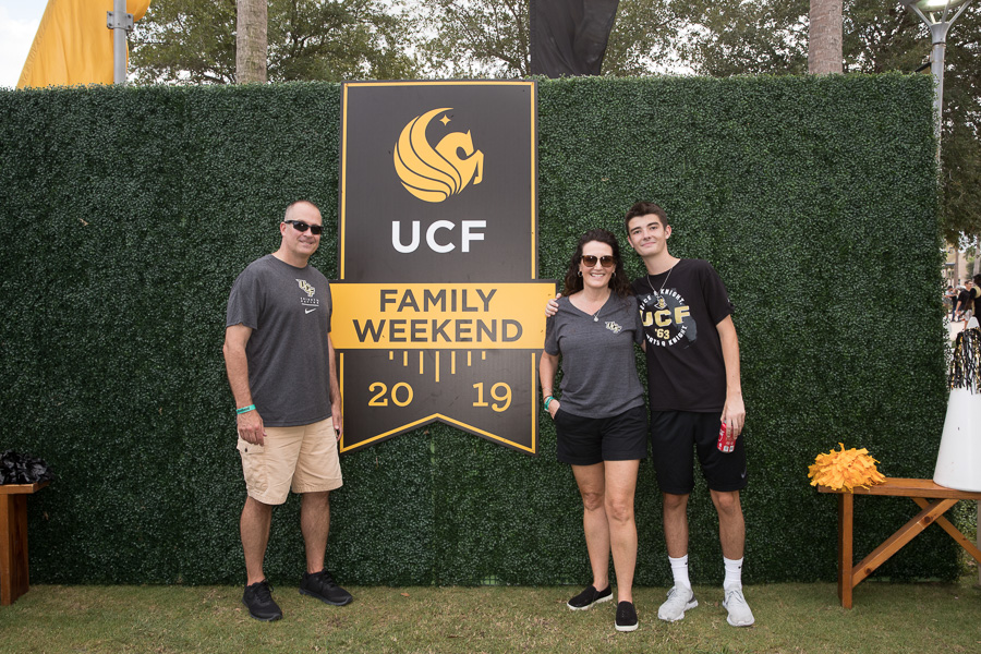 8 2019 Family Weekend Tailgate 38