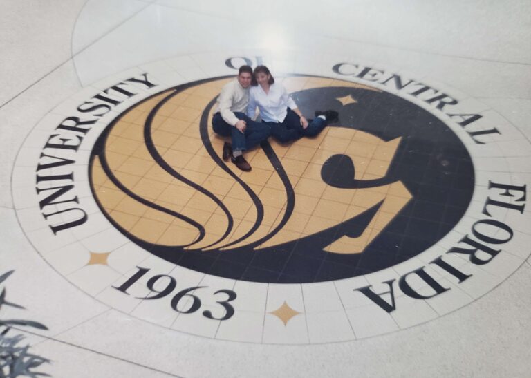 couple on the seal in ucf's student union