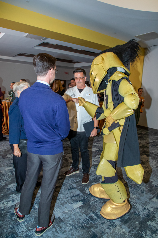 2025 Hospitality Knight 36