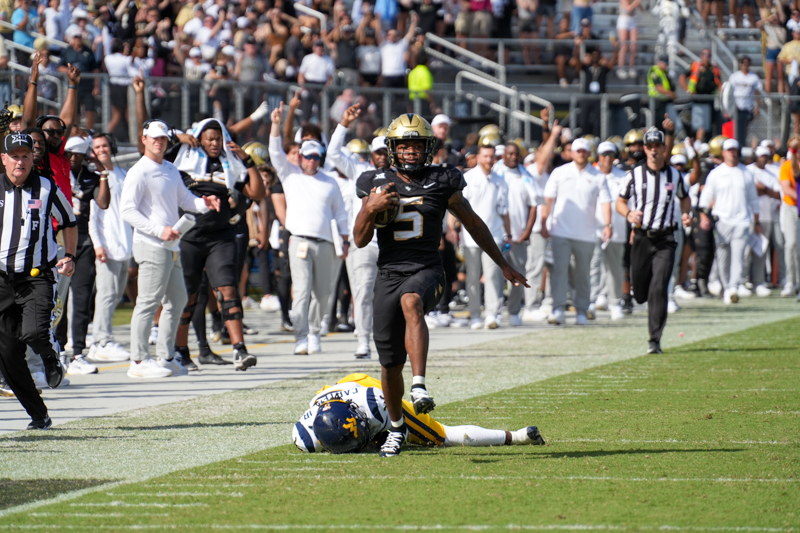 UCF Vs WVU Game MK Knights 82