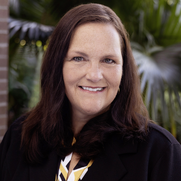 headshot of Laura Nealssohn